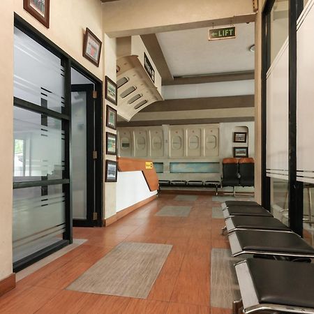Hotel Reddoorz Near Mandaya Royal Hospital Puri à Tangerang Extérieur photo