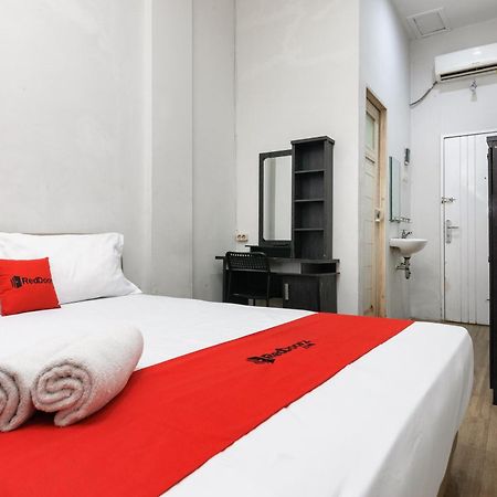 Hotel Reddoorz Near Mandaya Royal Hospital Puri à Tangerang Extérieur photo