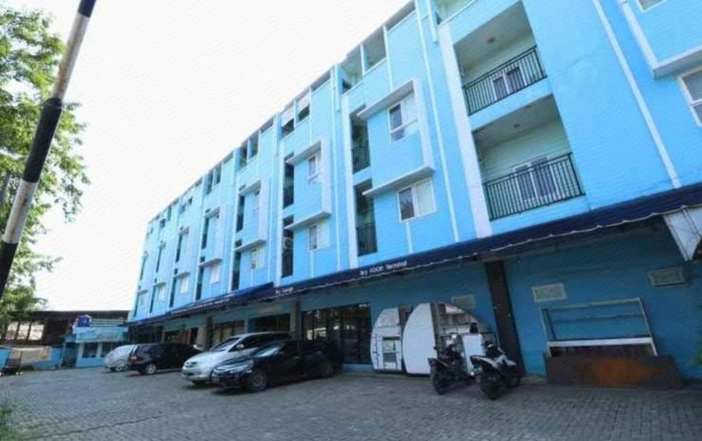 Hotel Reddoorz Near Mandaya Royal Hospital Puri à Tangerang Extérieur photo