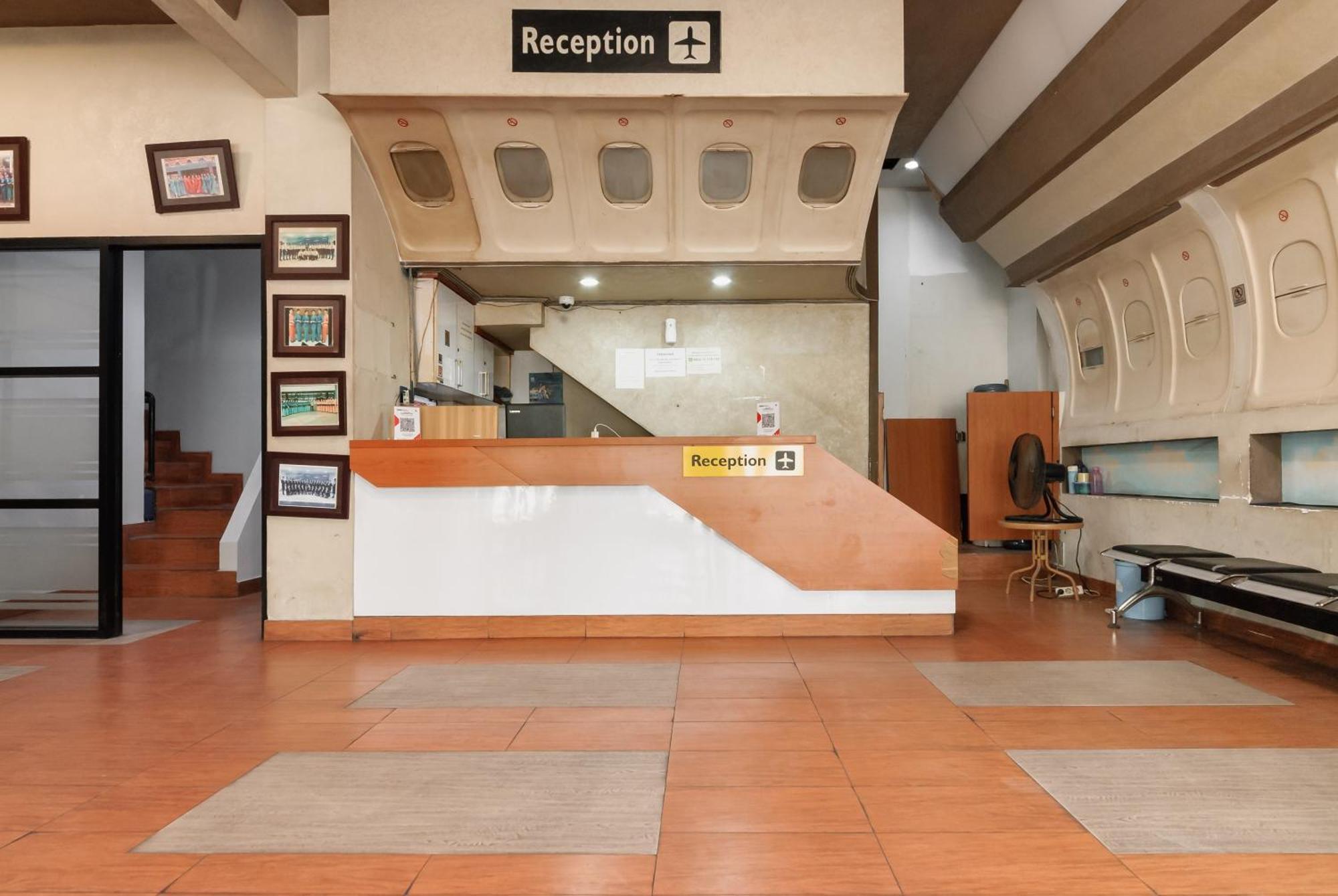 Hotel Reddoorz Near Mandaya Royal Hospital Puri à Tangerang Extérieur photo