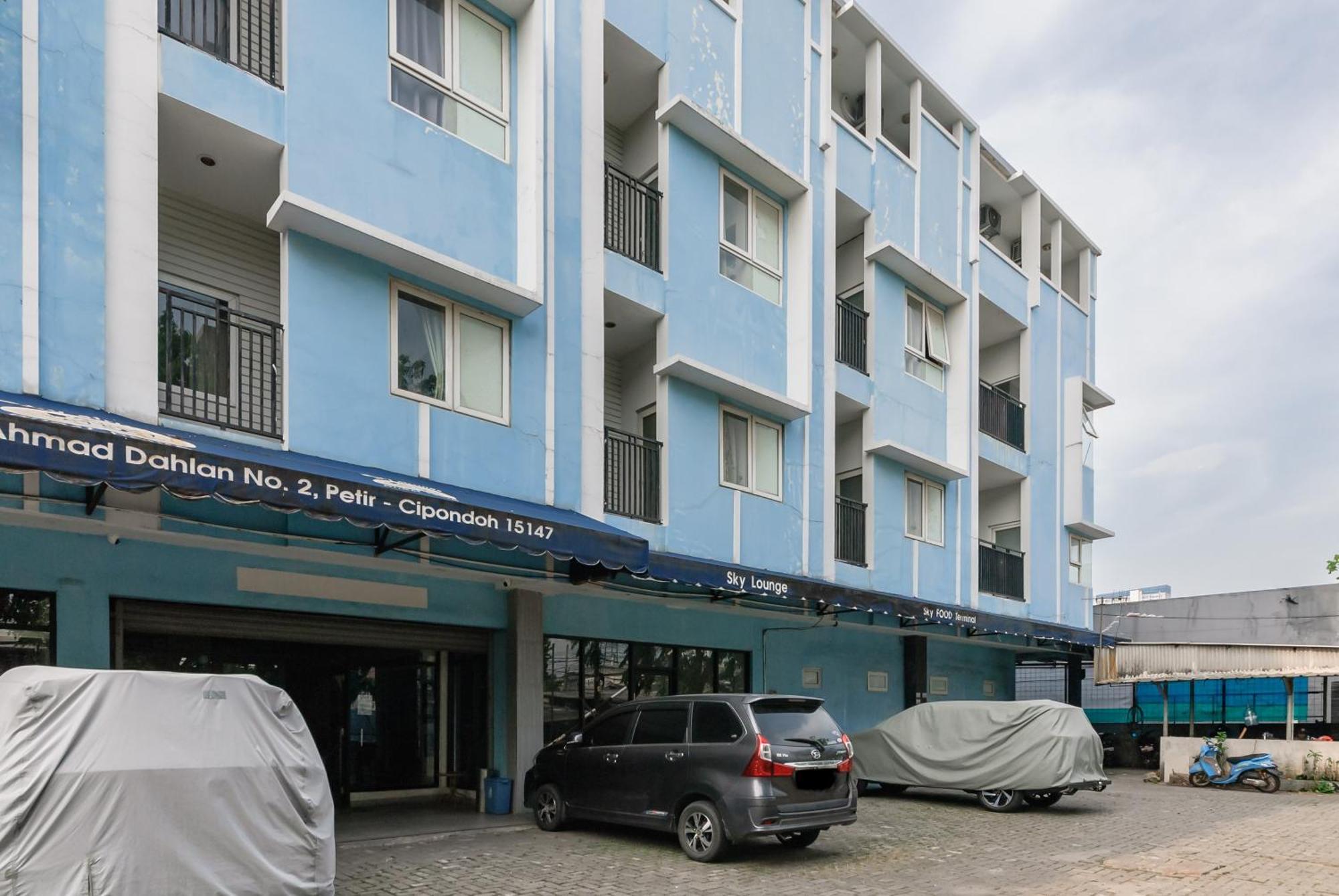 Hotel Reddoorz Near Mandaya Royal Hospital Puri à Tangerang Extérieur photo