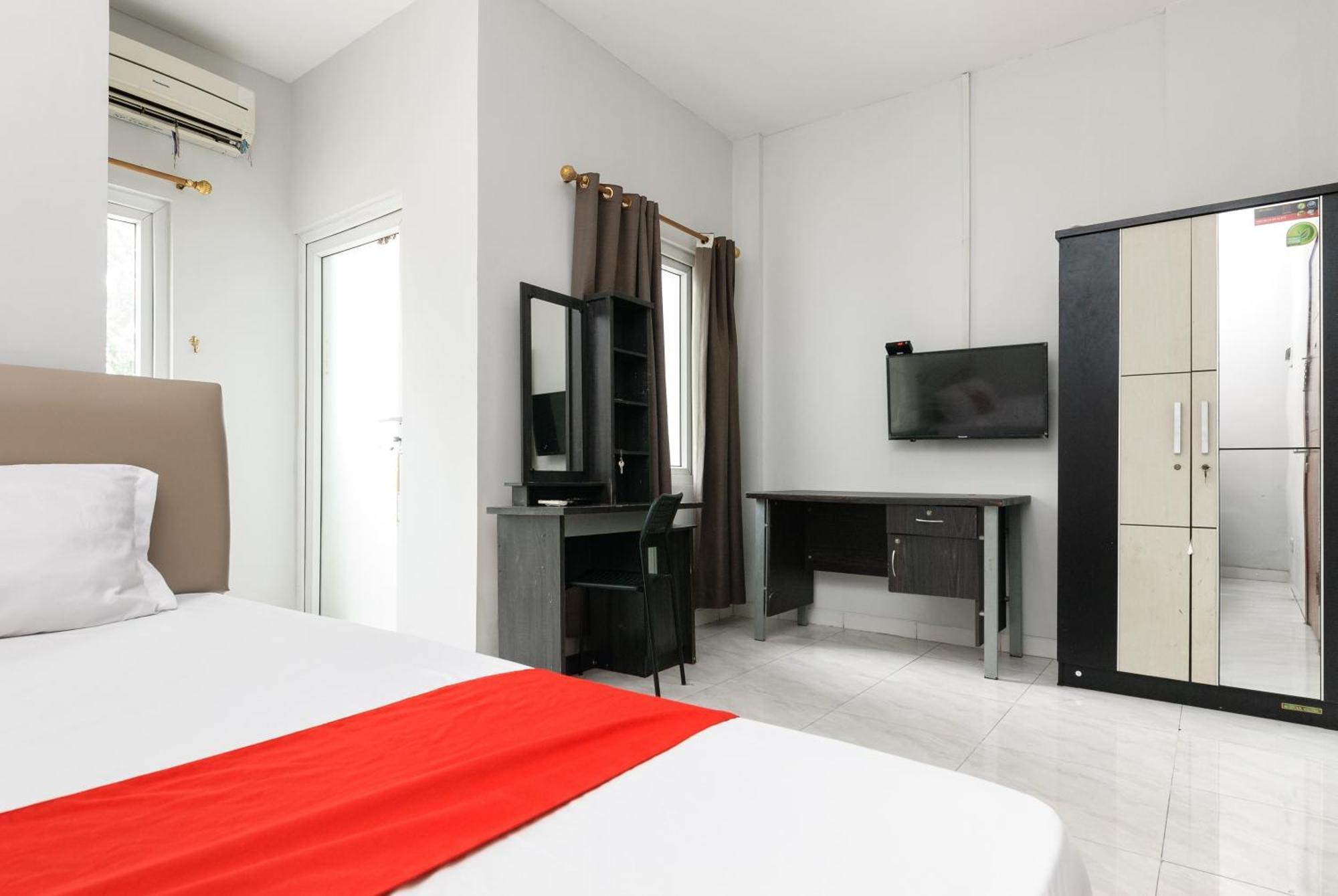 Hotel Reddoorz Near Mandaya Royal Hospital Puri à Tangerang Extérieur photo