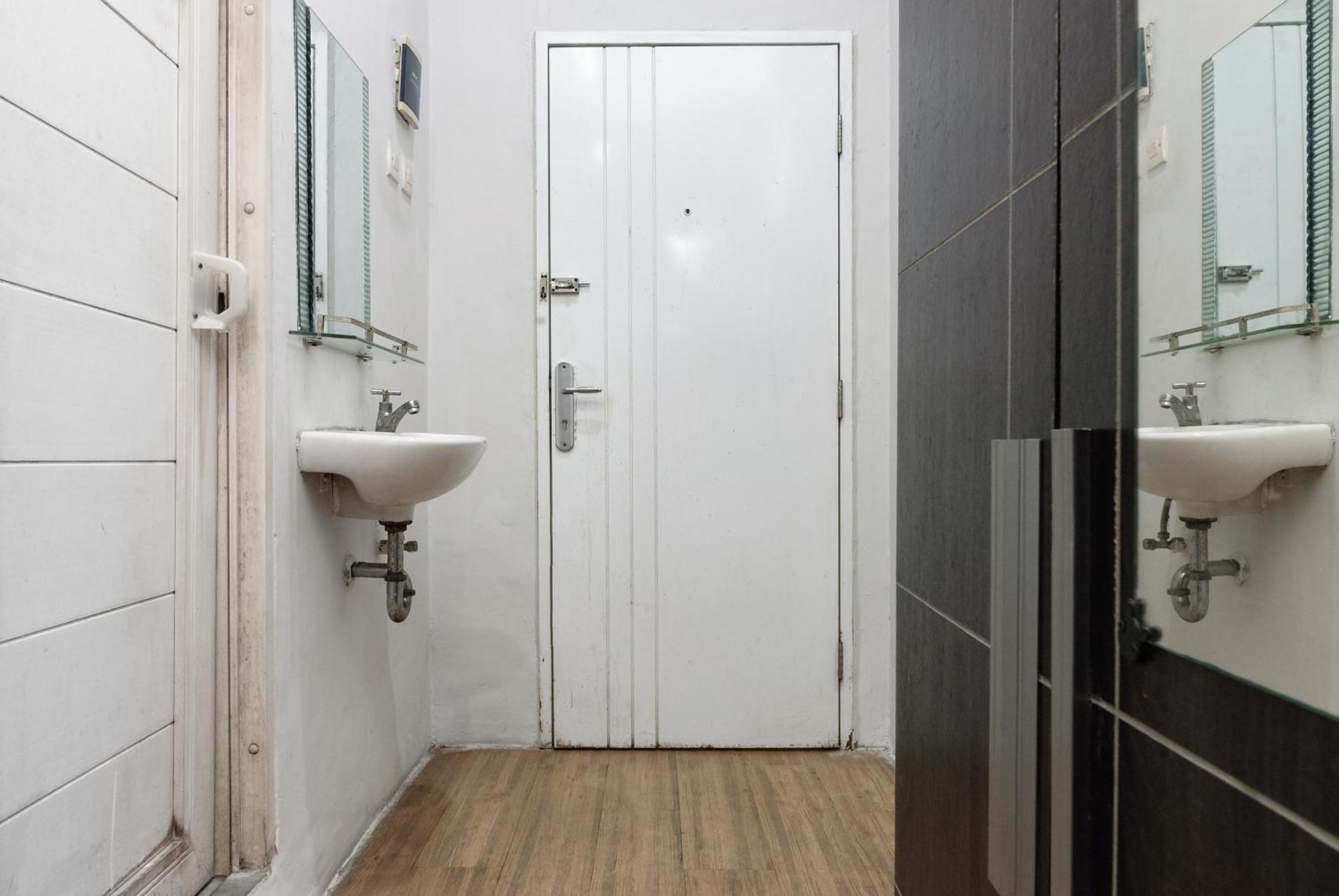Hotel Reddoorz Near Mandaya Royal Hospital Puri à Tangerang Extérieur photo