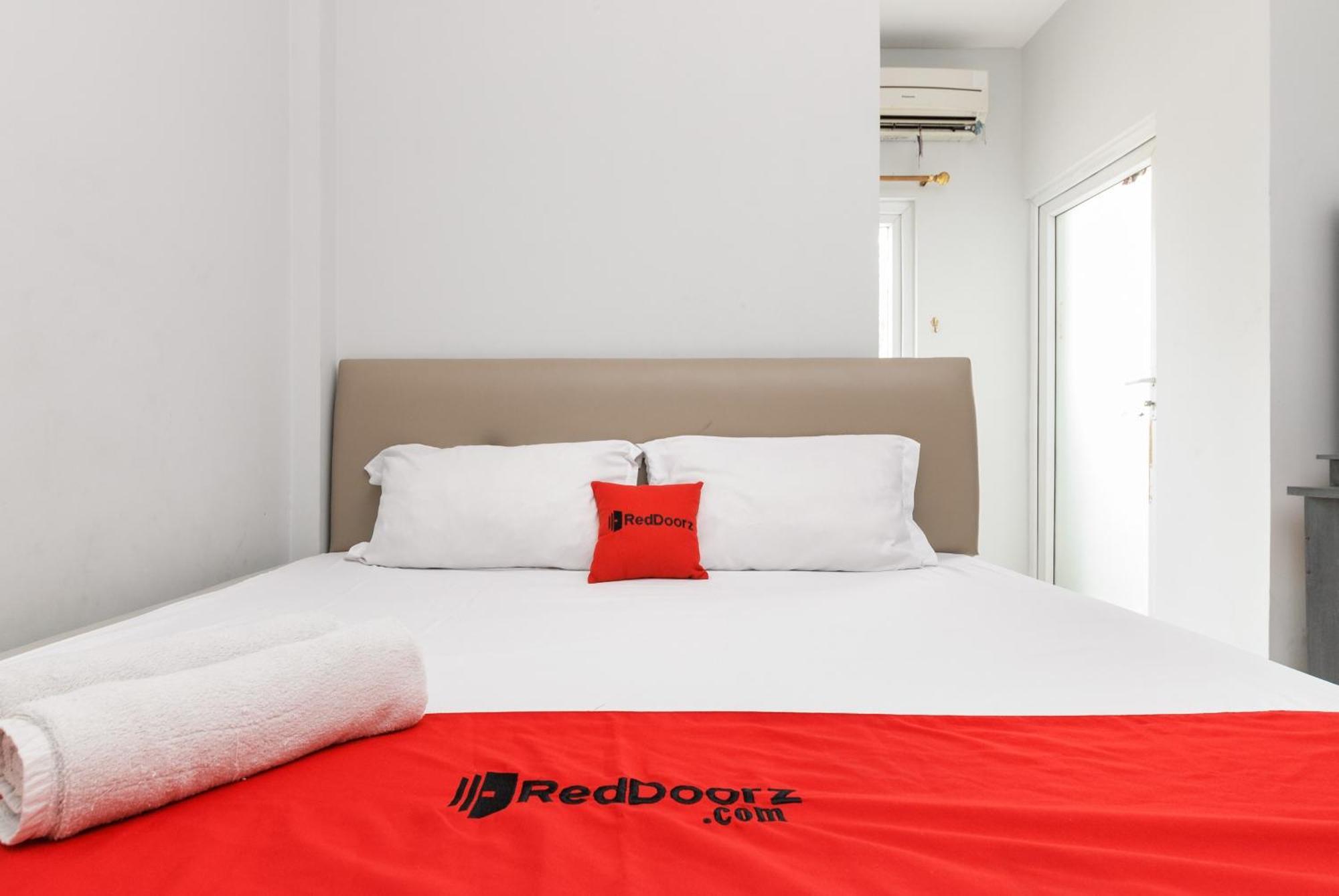 Hotel Reddoorz Near Mandaya Royal Hospital Puri à Tangerang Extérieur photo